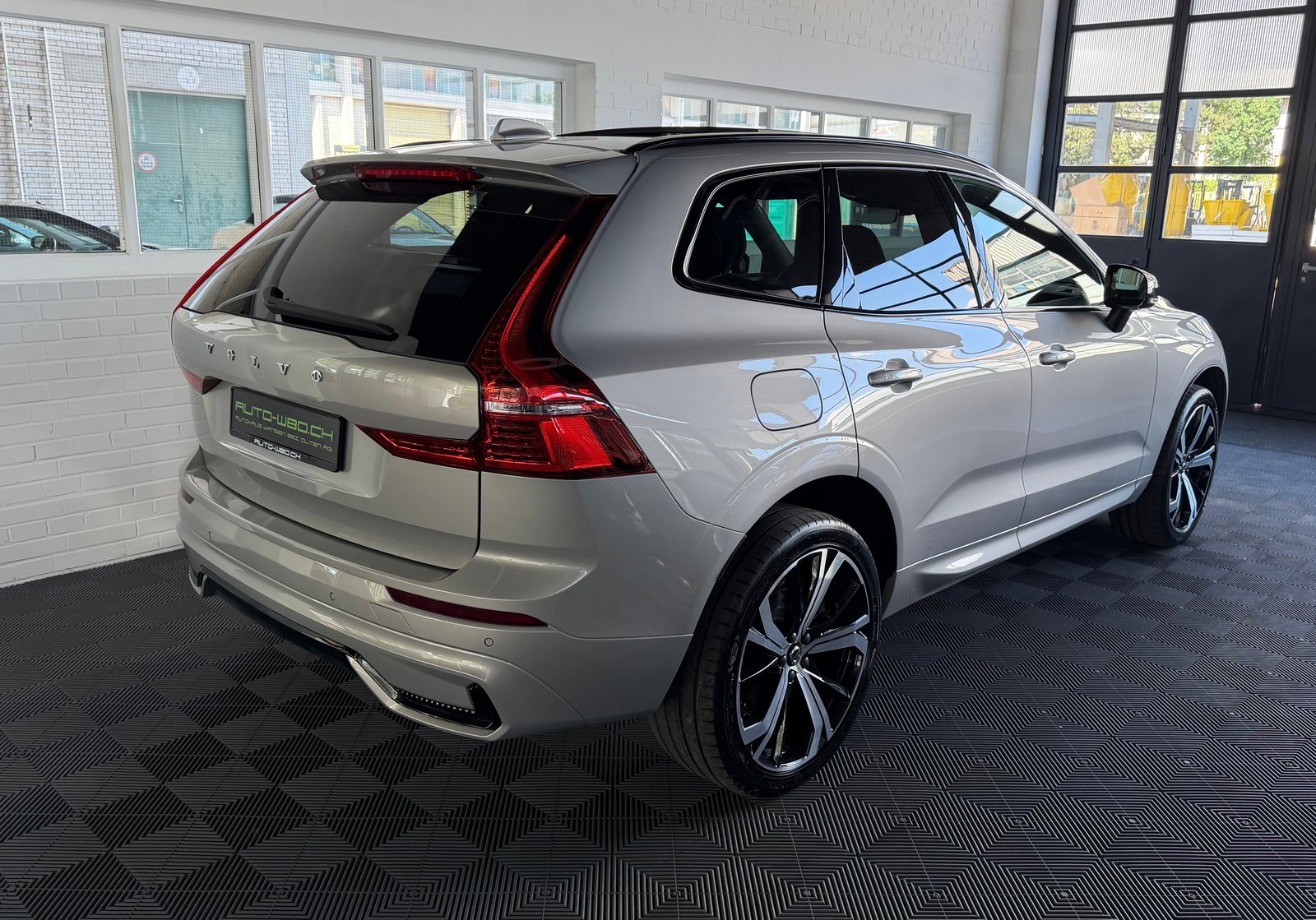 VOLVO XC60 T6 eAWD PluginHybrid R-Design Geartronic, Hybride Rechargeable Essence/Électricité, Occasion / Utilisé, Automatique - 3