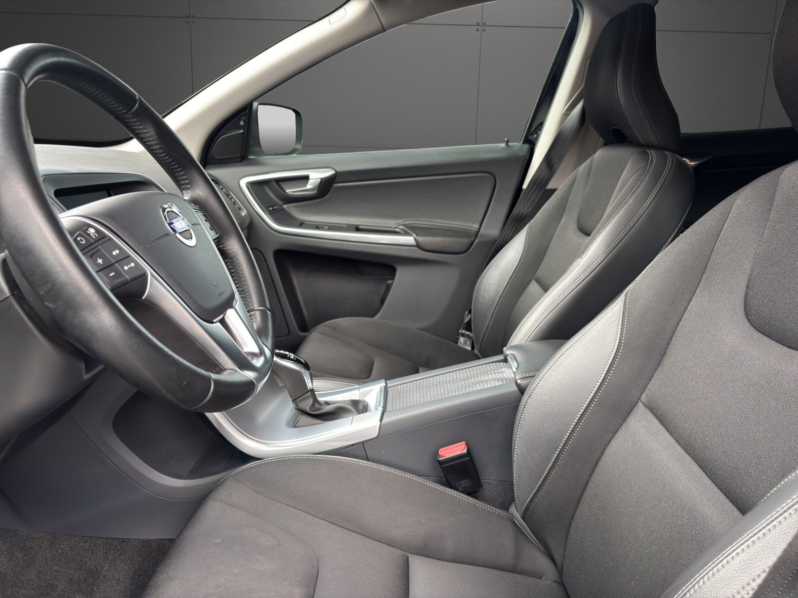 VOLVO XC60 T5 AWD Momentum Geartronic, Benzin, Occasion / Gebraucht, Automatik - 3