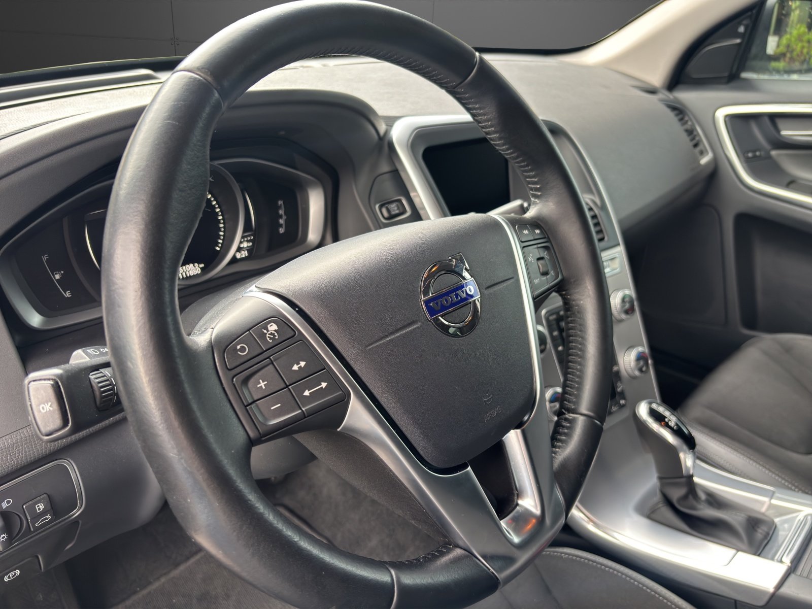 VOLVO XC60 T5 AWD Momentum Geartronic, Benzin, Occasion / Gebraucht, Automatik - 4