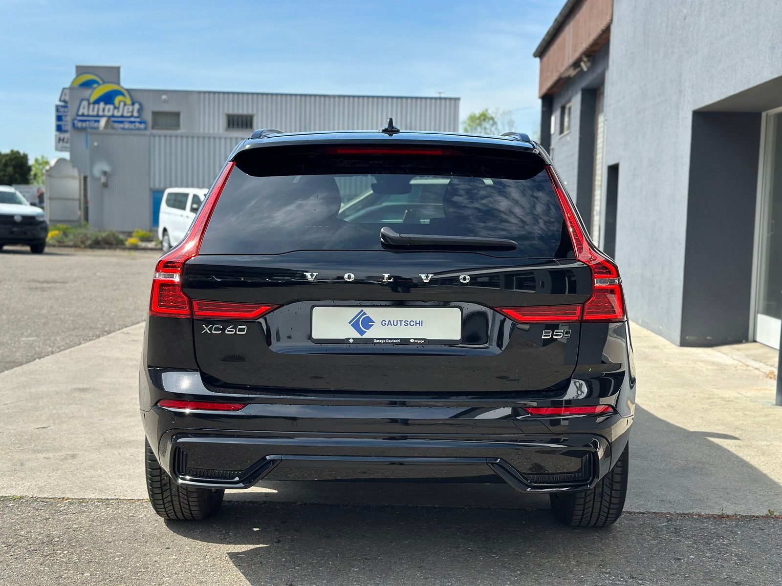 VOLVO XC60 B5 Benzin Mild Hybrid AWD Plus Dark Geartronic, Hybride Léger Essence/Électricité, Occasion / Utilisé, Automatique - 4