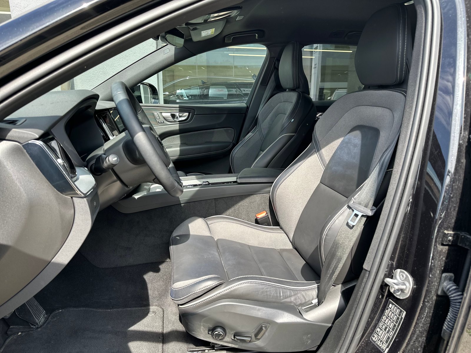 VOLVO XC60 B5 Benzin Mild Hybrid AWD Plus Dark Geartronic, Hybride Léger Essence/Électricité, Occasion / Utilisé, Automatique - 5