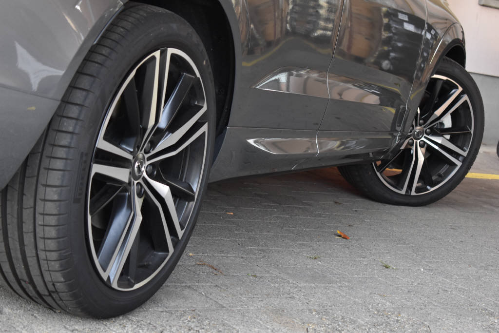 VOLVO XC60 2.0 T8 TE R-Design eAWD, Plug-in-Hybrid Benzin/Elektro, Occasion / Gebraucht, Automatik - 5