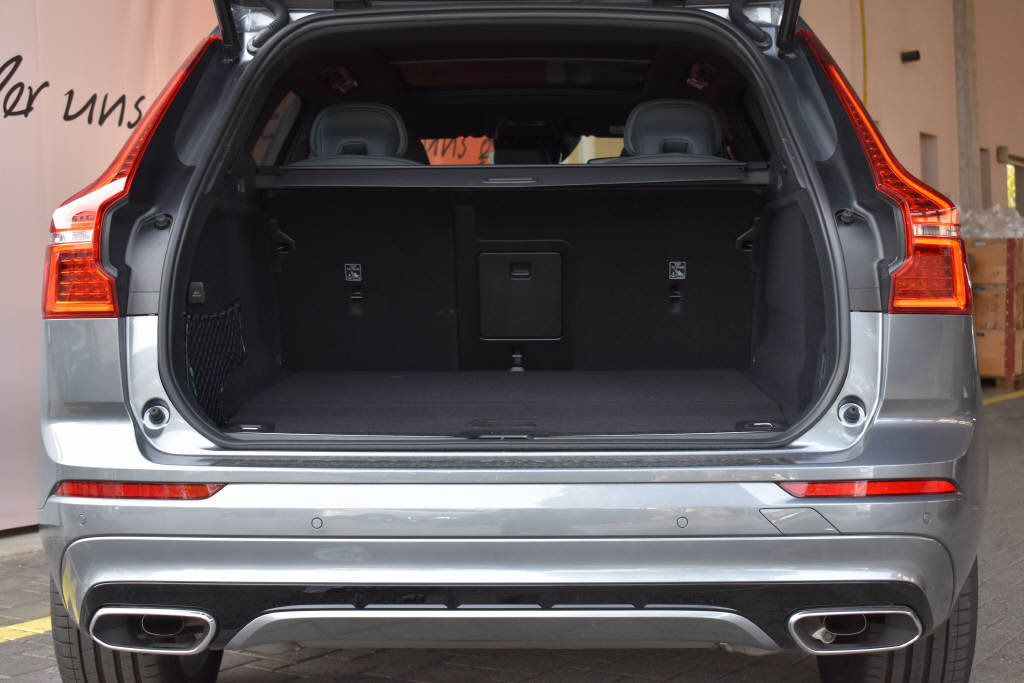 VOLVO XC60 2.0 T8 TE R-Design eAWD, Plug-in-Hybrid Benzin/Elektro, Occasion / Gebraucht, Automatik - 6