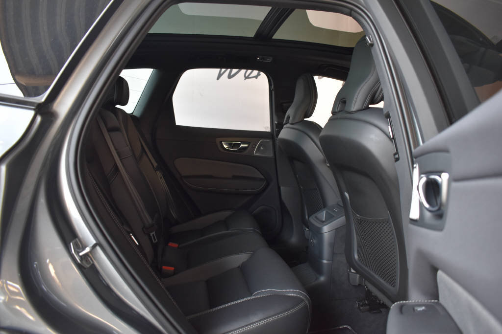 VOLVO XC60 2.0 T8 TE R-Design eAWD, Plug-in-Hybrid Benzin/Elektro, Occasion / Gebraucht, Automatik - 7