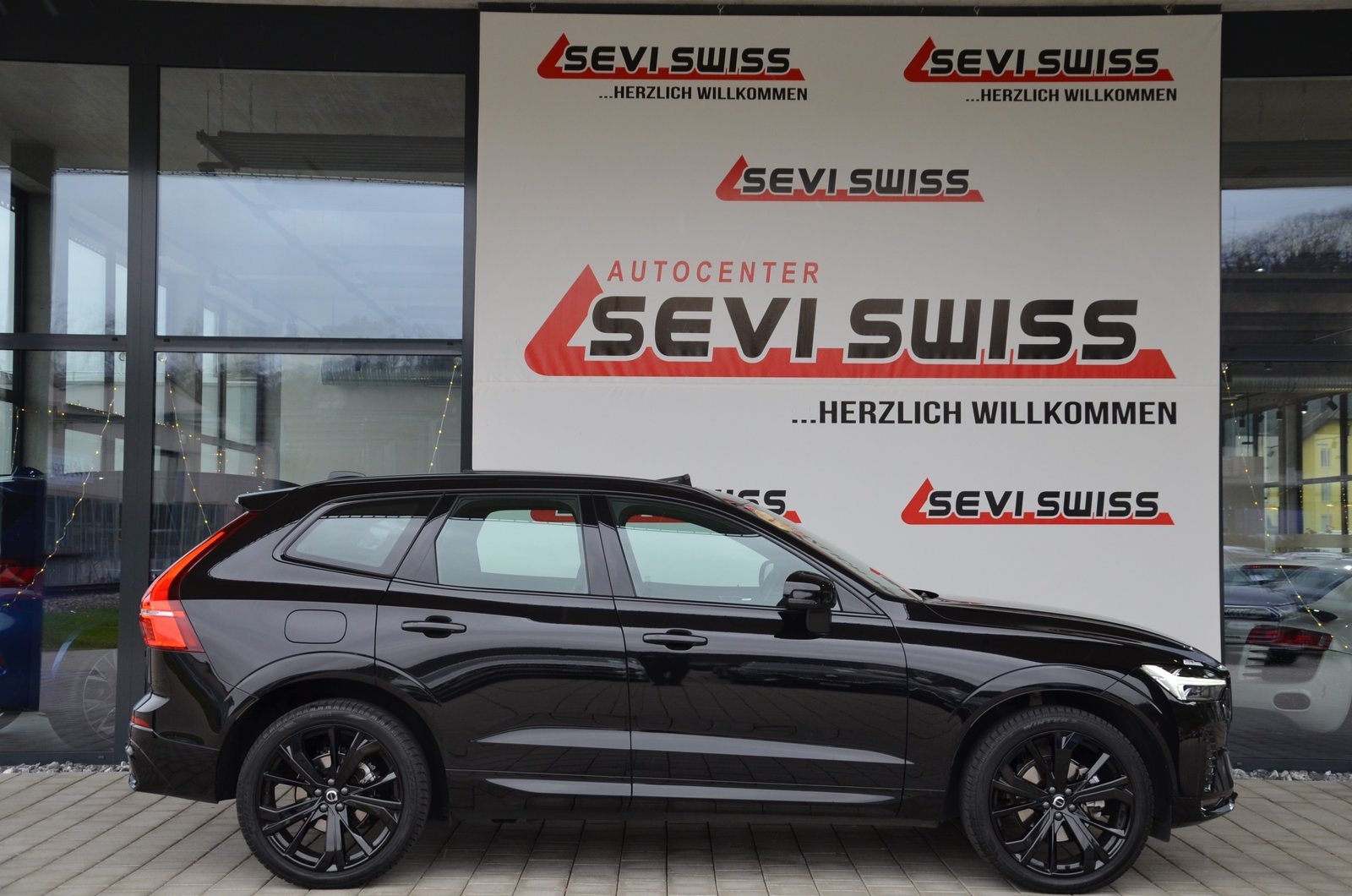 VOLVO XC60 B5 Benzin Mild Hybrid AWD Ultra Dark Geartronic*A, Mild-Hybrid Benzin/Elektro, Occasion / Gebraucht, Automatik - 4