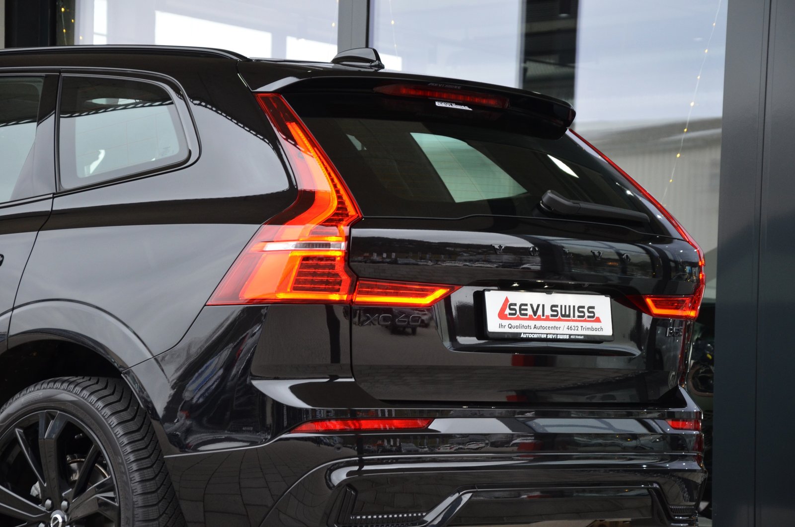VOLVO XC60 B5 Benzin Mild Hybrid AWD Ultra Dark Geartronic*A, Mild-Hybrid Benzin/Elektro, Occasion / Gebraucht, Automatik - 7