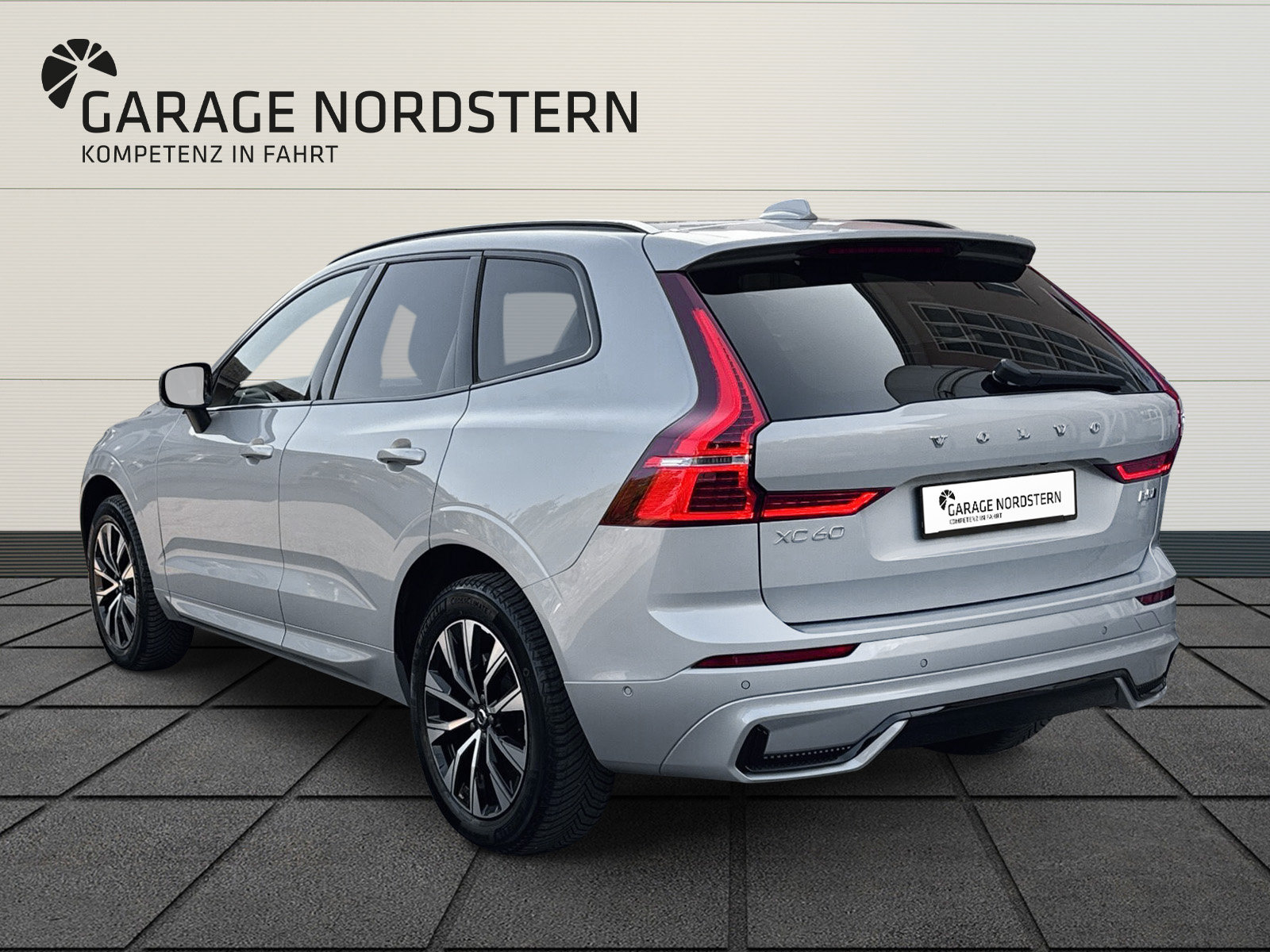 VOLVO XC60 2.0 B5 MH Plus Dark AWD, Hybride Leggero Benzina/Elettrica, Occasioni / Usate, Automatico - 3