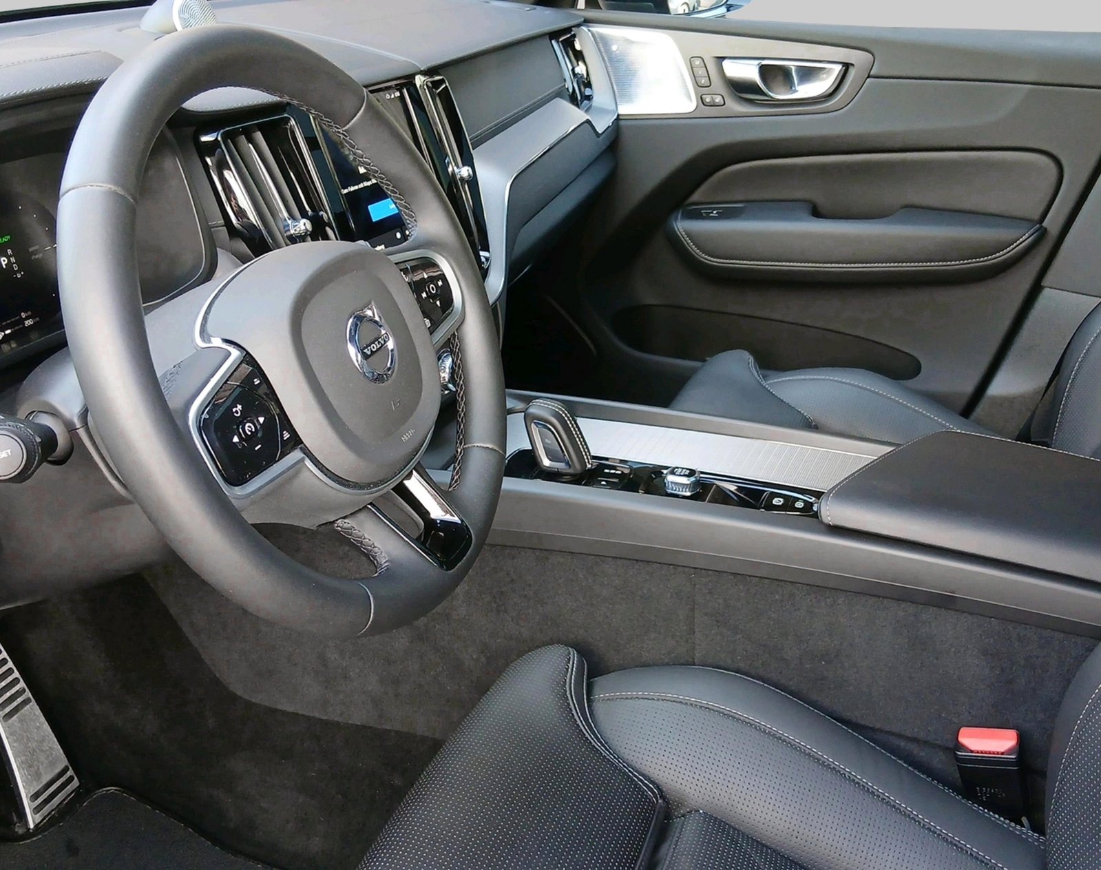 VOLVO XC60 2.0 T8 TE R-Design eAWD, Full-Hybrid Petrol/Electric, Second hand / Used, Automatic - 3