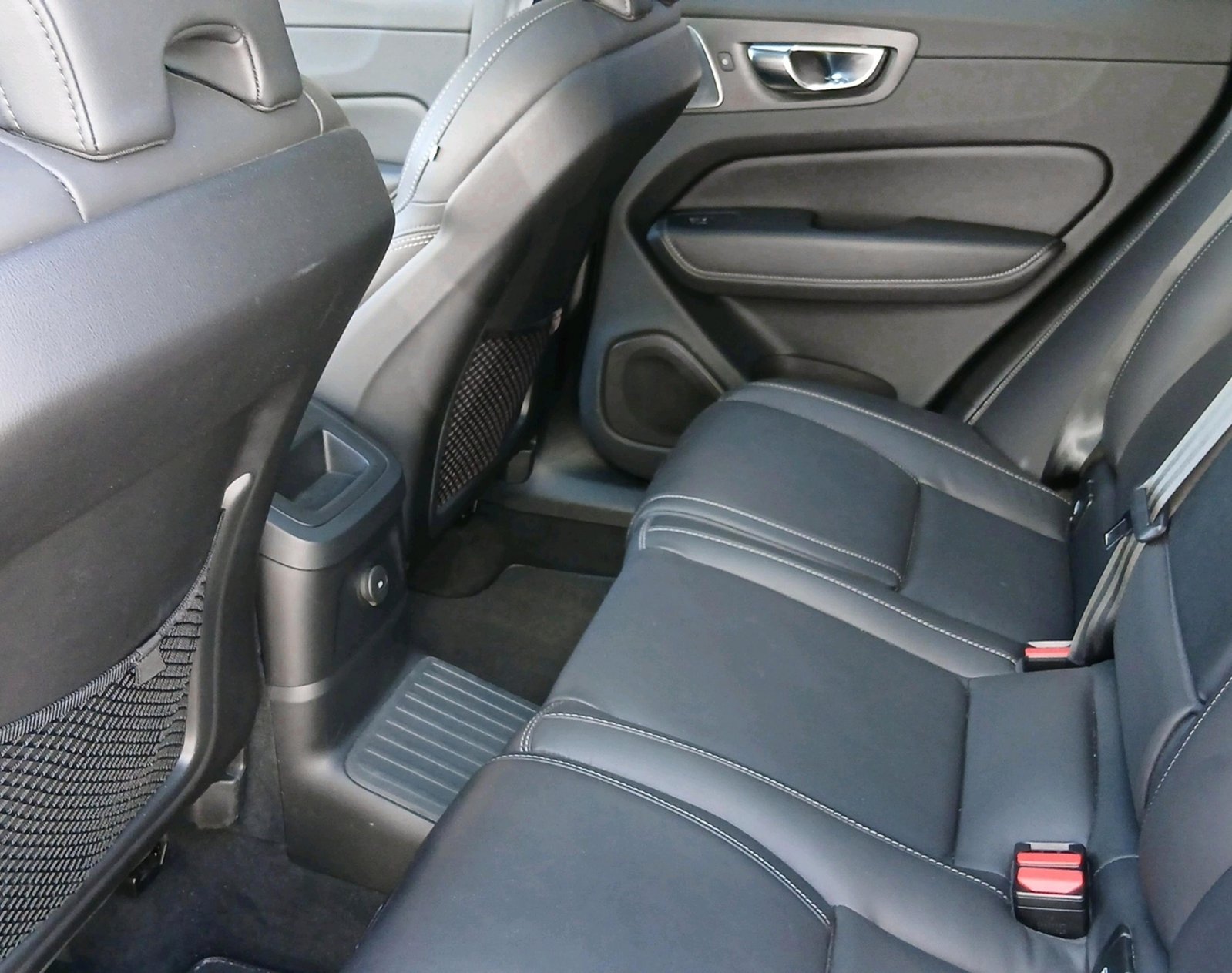 VOLVO XC60 2.0 T8 TE R-Design eAWD, Full-Hybrid Petrol/Electric, Second hand / Used, Automatic - 4