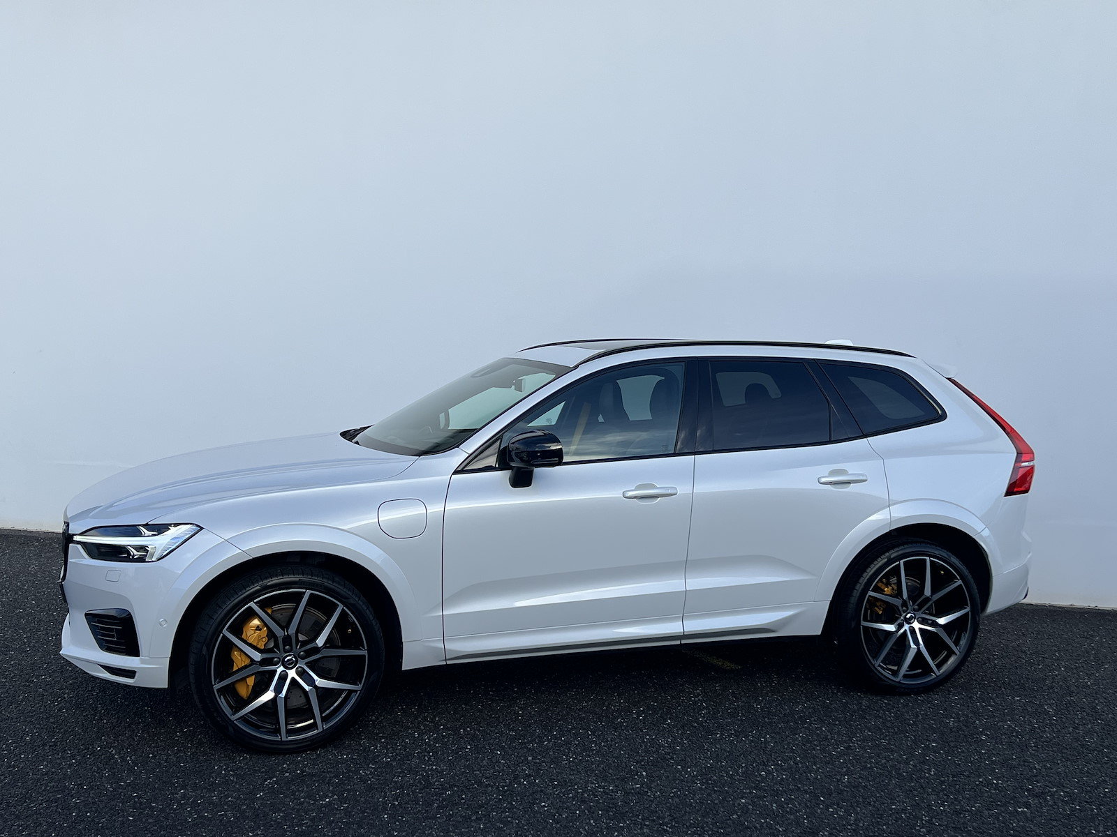 VOLVO XC60 2.0 T8 TE Polestar eAWD, Plug-in-Hybrid Petrol/Electric, Second hand / Used, Automatic - 3