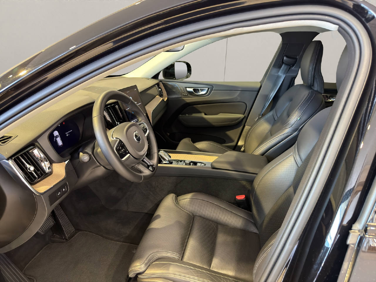 VOLVO XC60 2.0 T6 TE Plus Dark eAWD, Plug-in-Hybrid Benzin/Elektro, Occasion / Gebraucht, Automatik - 5