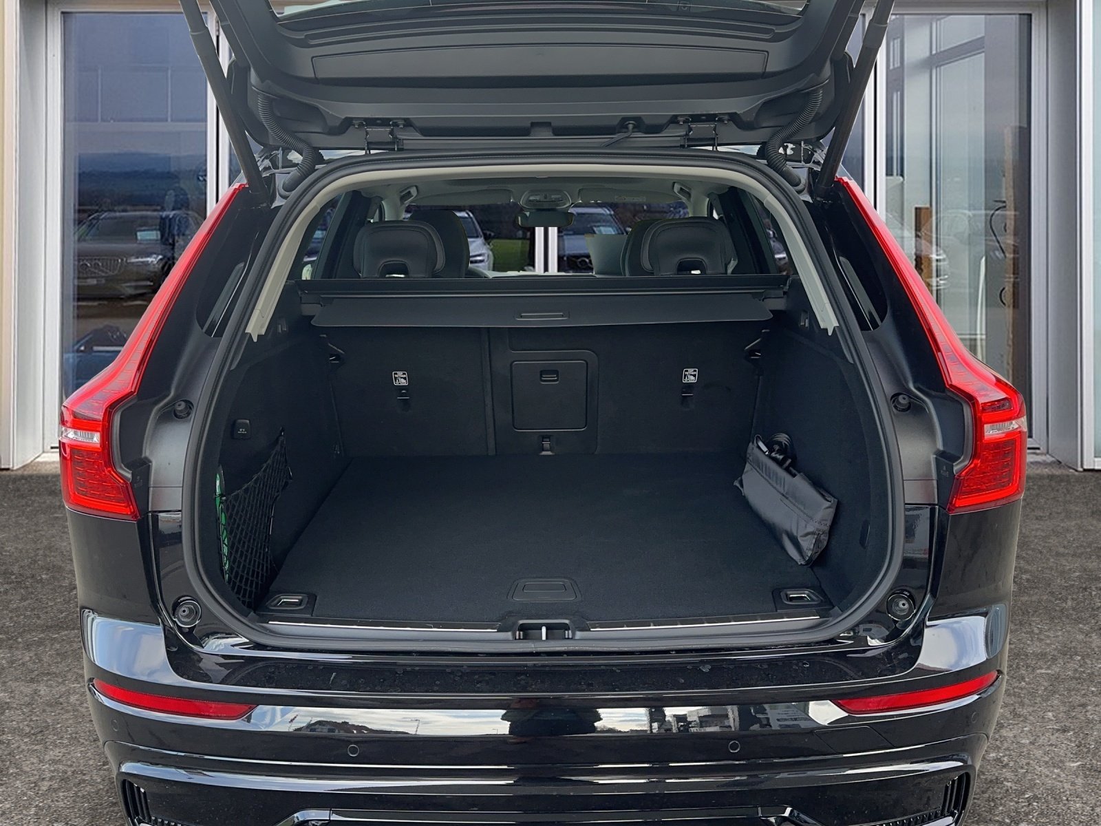 VOLVO XC60 2.0 T6 TE Ultimate Dark eAWD, Plug-in-Hybrid Benzin/Elektro, Occasion / Gebraucht, Automatik - 7