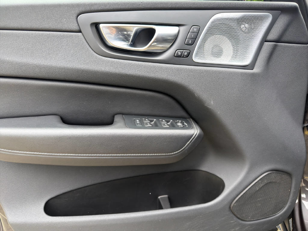 VOLVO XC60 2.0 T8 TE R-Design eAWD, Hybride Rechargeable Essence/Électricité, Occasion / Utilisé, Automatique - 7