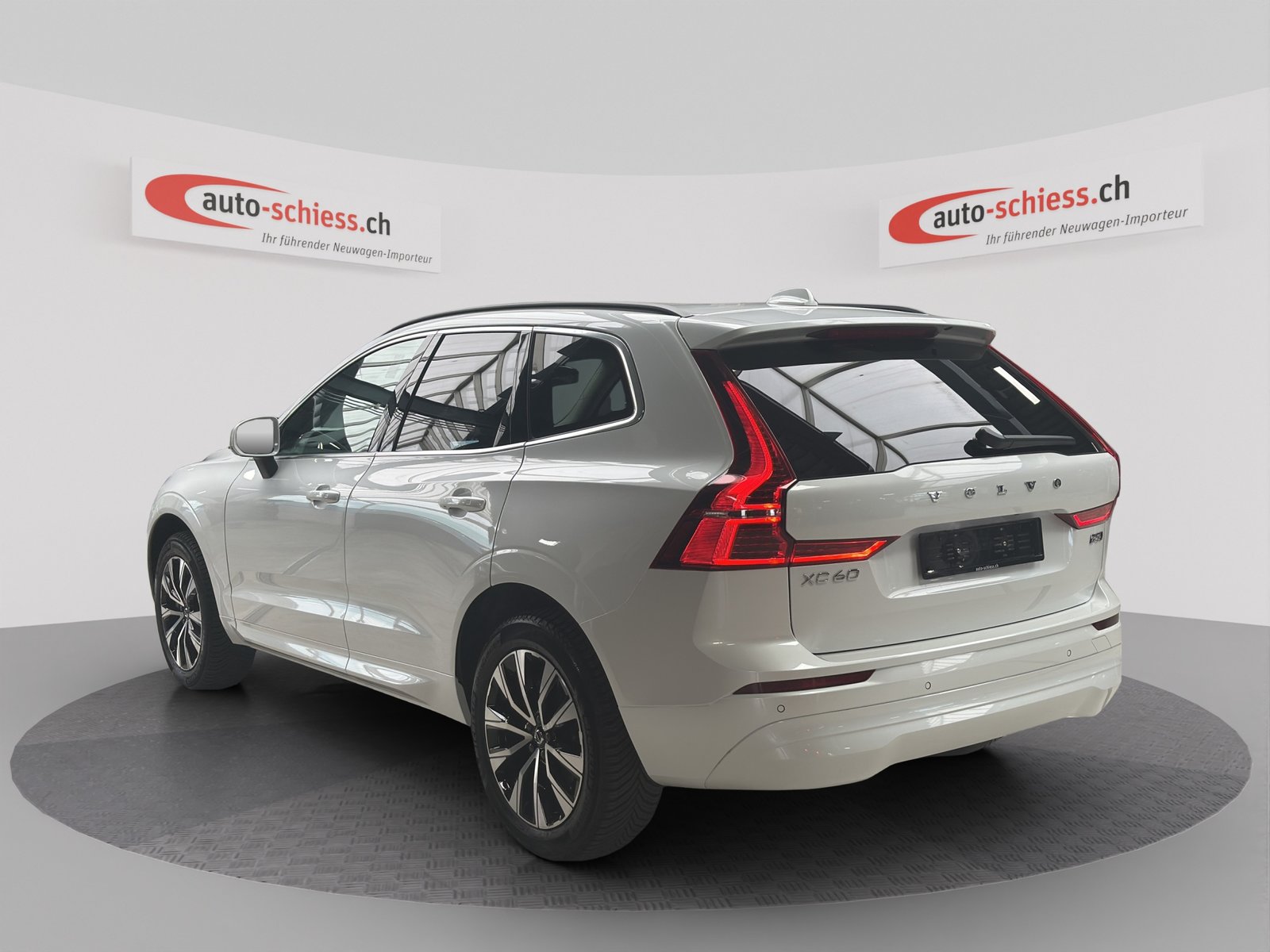VOLVO XC60 B5 Benzin Mild Hybrid AWD Core Geartronic, Mild-Hybrid Petrol/Electric, Second hand / Used, Automatic - 3