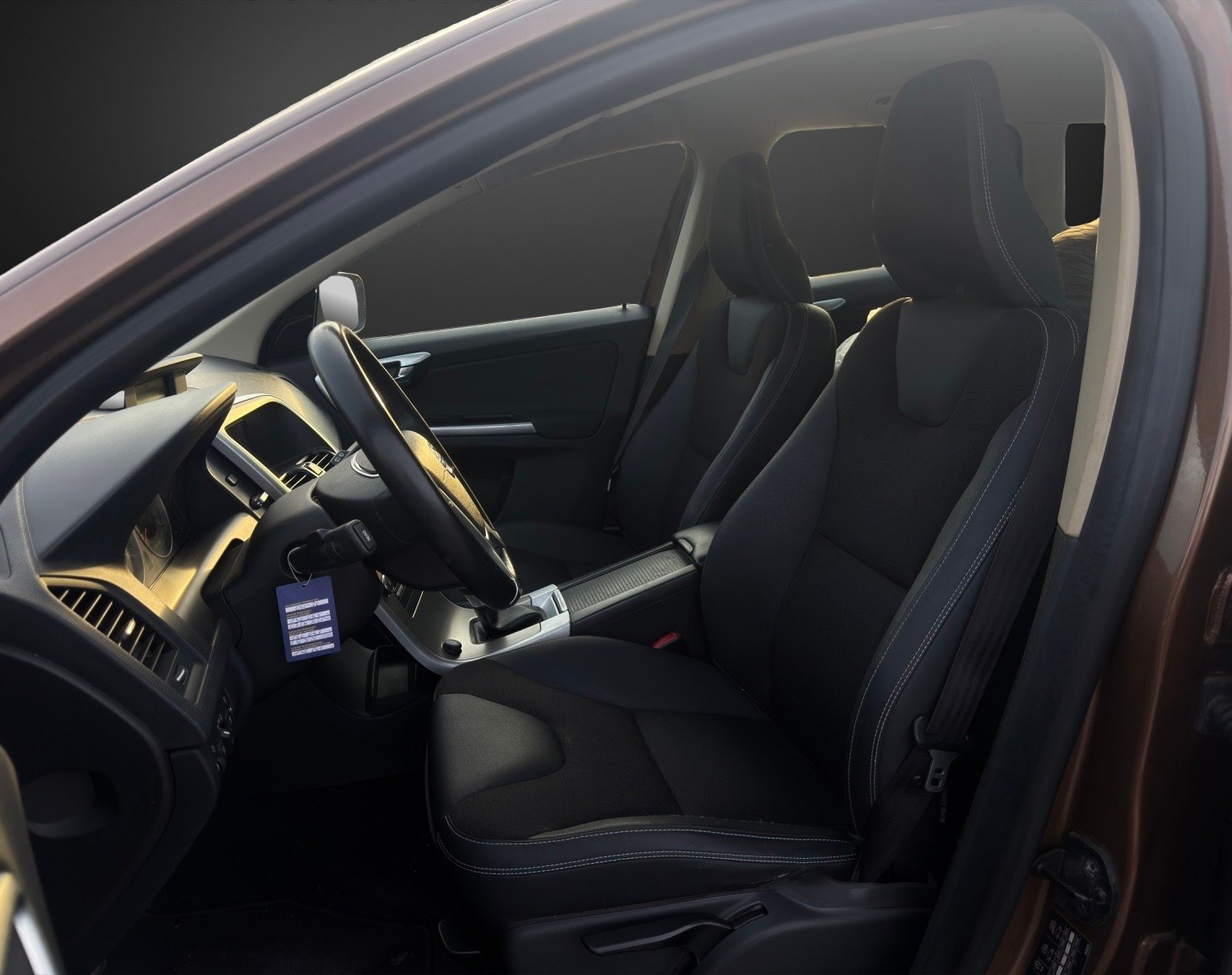 VOLVO XC60 2.4D Momentum, Diesel, Occasion / Utilisé, Manuelle - 7