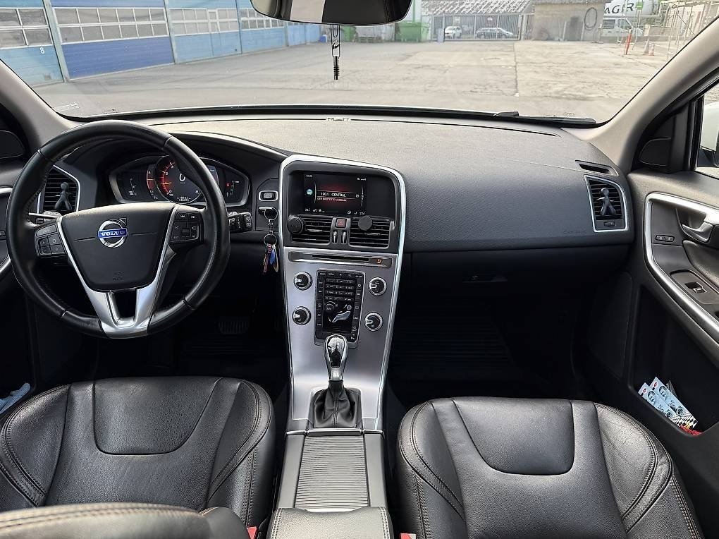 VOLVO XC60 2.0 T6 Summum AWD S/S, Benzin, Occasion / Gebraucht, Automatik - 3