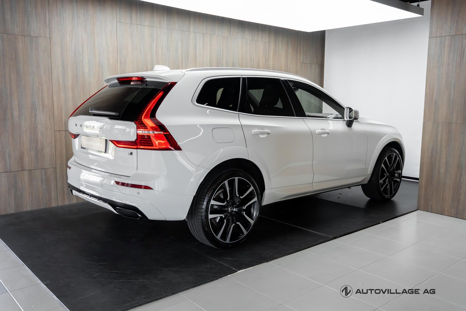 VOLVO XC60 D4 AWD R-Design Geartronic, Diesel, Occasion / Gebraucht, Automatik - 2