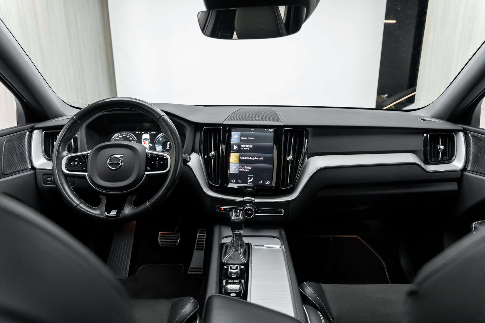 VOLVO XC60 D4 AWD R-Design Geartronic, Diesel, Occasion / Gebraucht, Automatik - 3