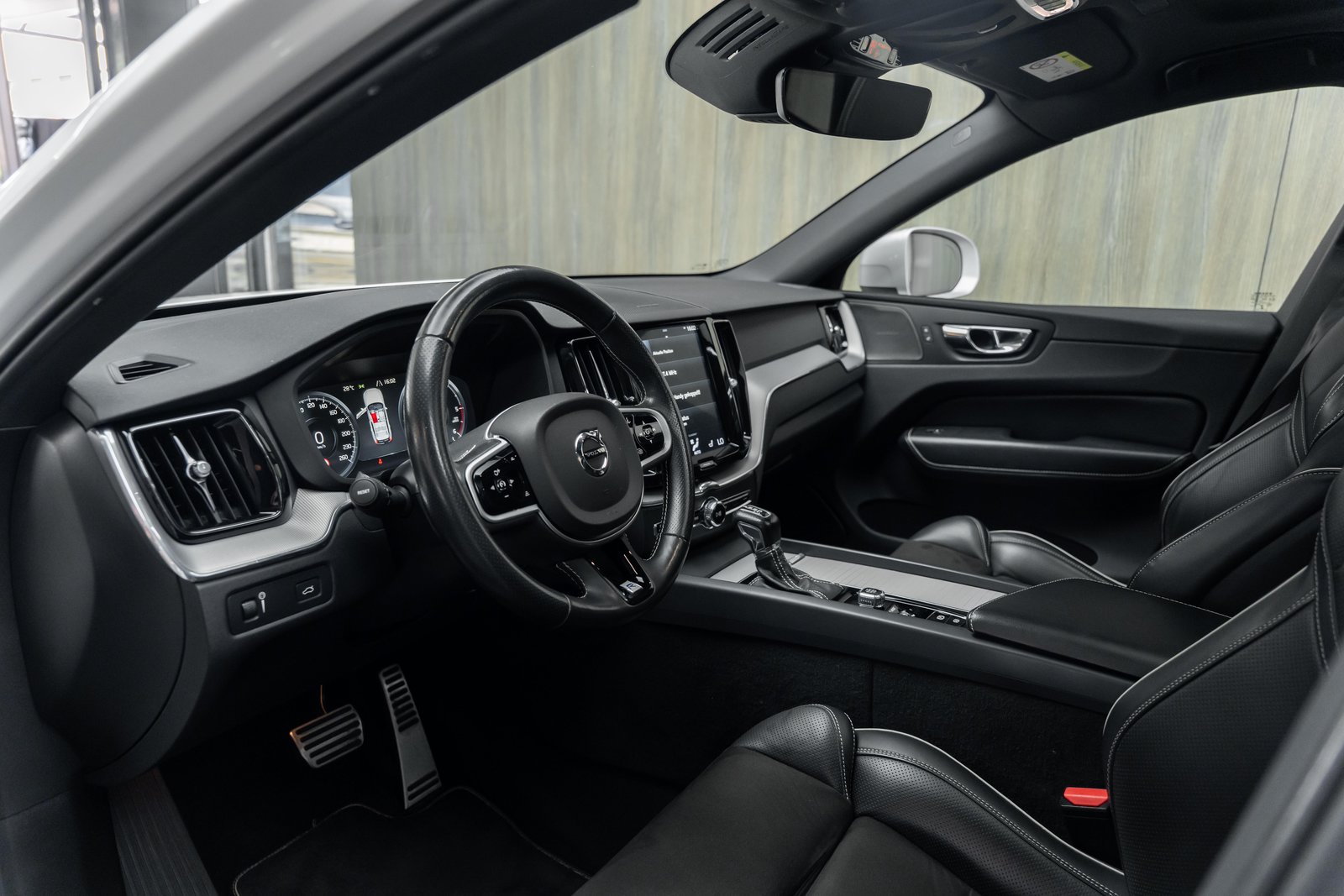 VOLVO XC60 D4 AWD R-Design Geartronic, Diesel, Occasion / Gebraucht, Automatik - 4
