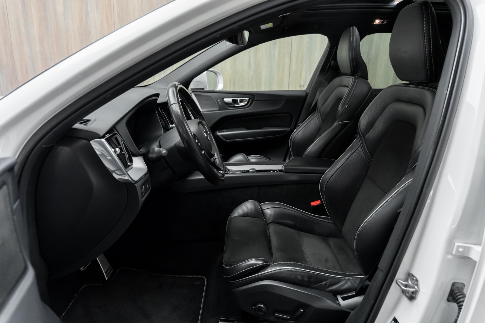 VOLVO XC60 D4 AWD R-Design Geartronic, Diesel, Occasion / Gebraucht, Automatik - 5