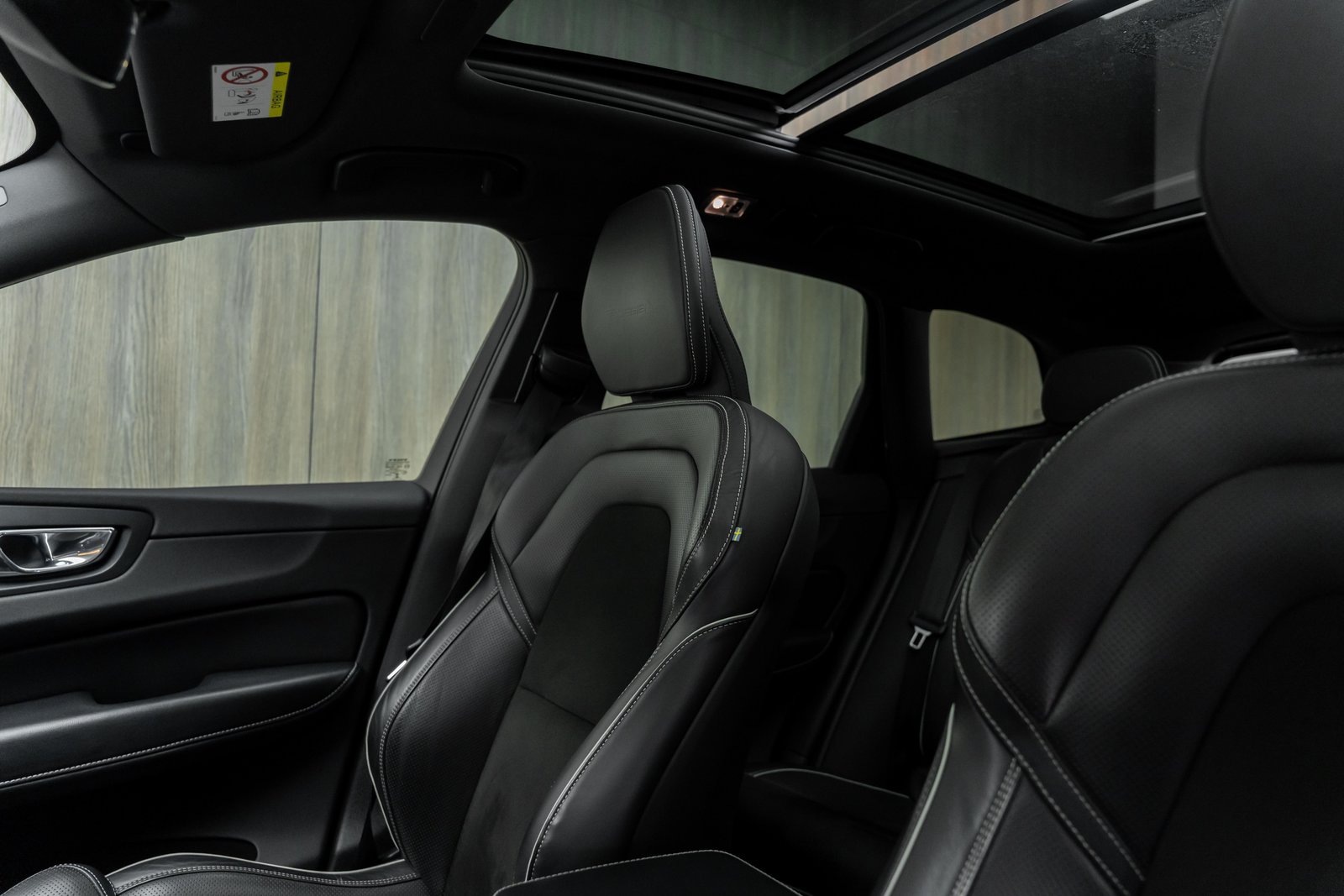 VOLVO XC60 D4 AWD R-Design Geartronic, Diesel, Occasion / Gebraucht, Automatik - 7