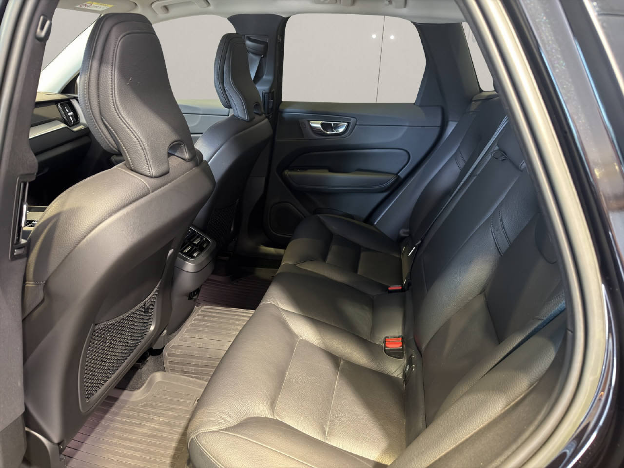 VOLVO XC60 2.0 B5 MH Ultimate Dark AWD, Hybride Léger Essence/Électricité, Occasion / Utilisé, Automatique - 6