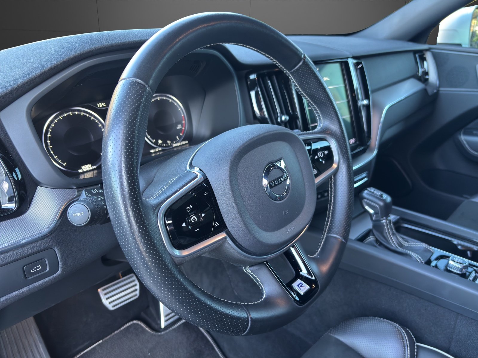 VOLVO XC60 T5 AWD R-Design Geartronic, Benzin, Occasion / Gebraucht, Automatik - 4