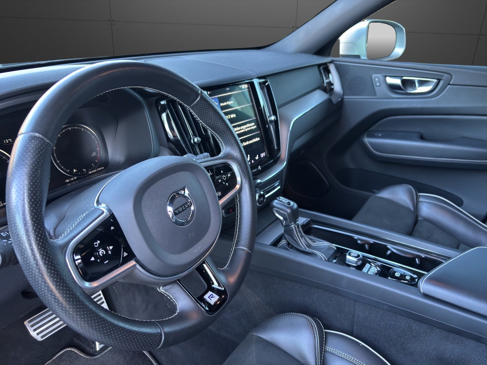 VOLVO XC60 T5 AWD R-Design Geartronic, Benzin, Occasion / Gebraucht, Automatik - 5