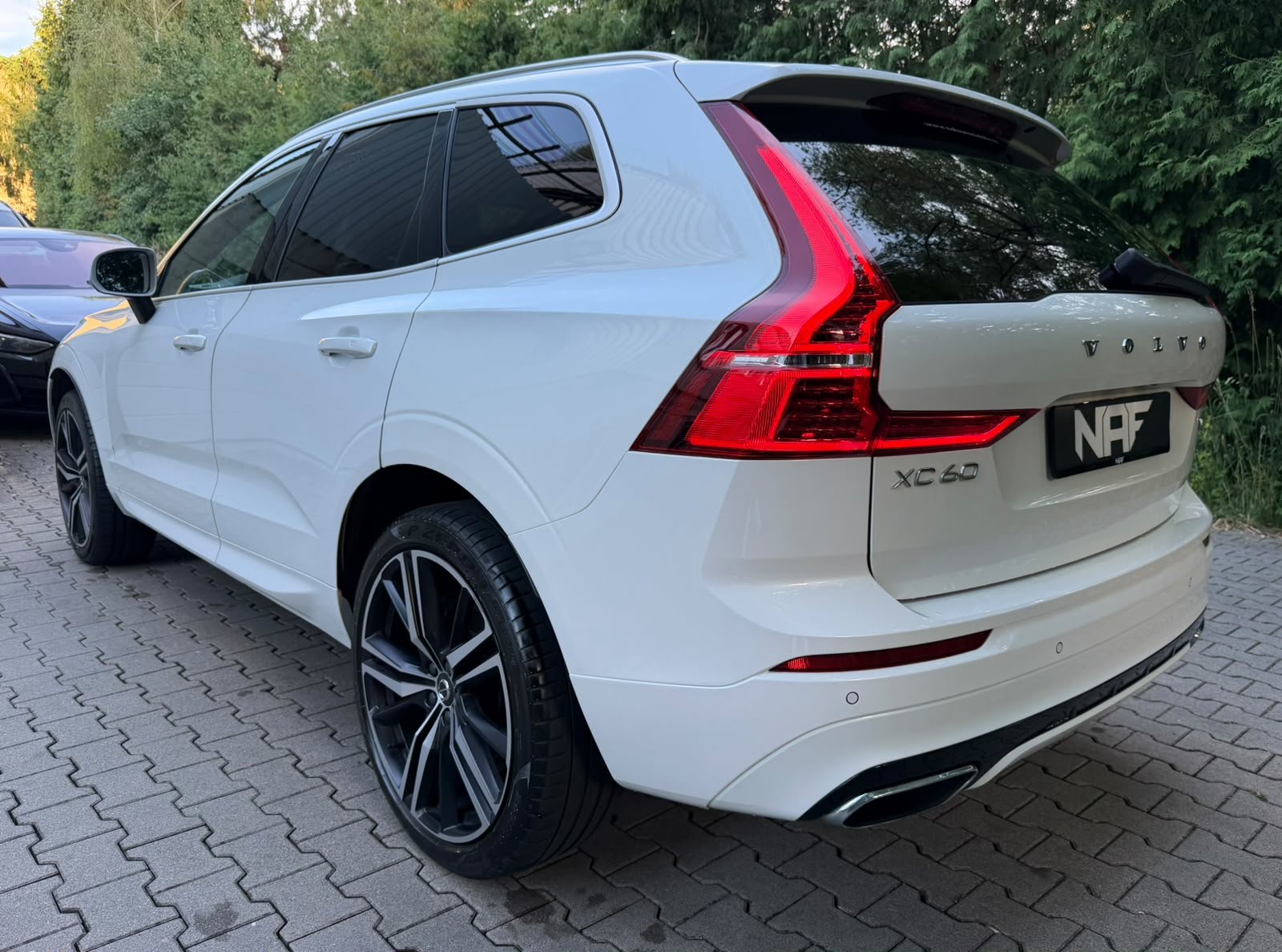 VOLVO XC60 T5 AWD R-Design Geartronic, Essence, Occasion / Utilisé, Automatique - 5