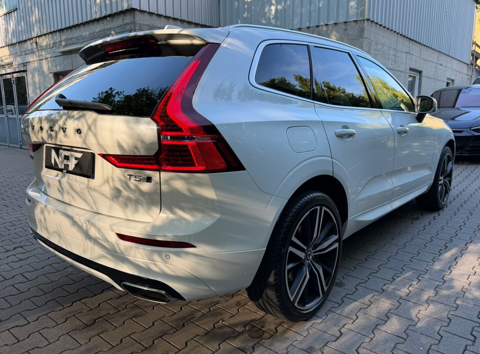 VOLVO XC60 T5 AWD R-Design Geartronic, Essence, Occasion / Utilisé, Automatique - 7