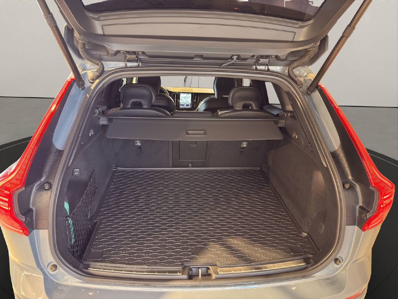 VOLVO XC60 2.0 B5 MH Diesel R-Design AWD, Mild-Hybrid Diesel/Elektro, Occasion / Gebraucht, Automatik - 7