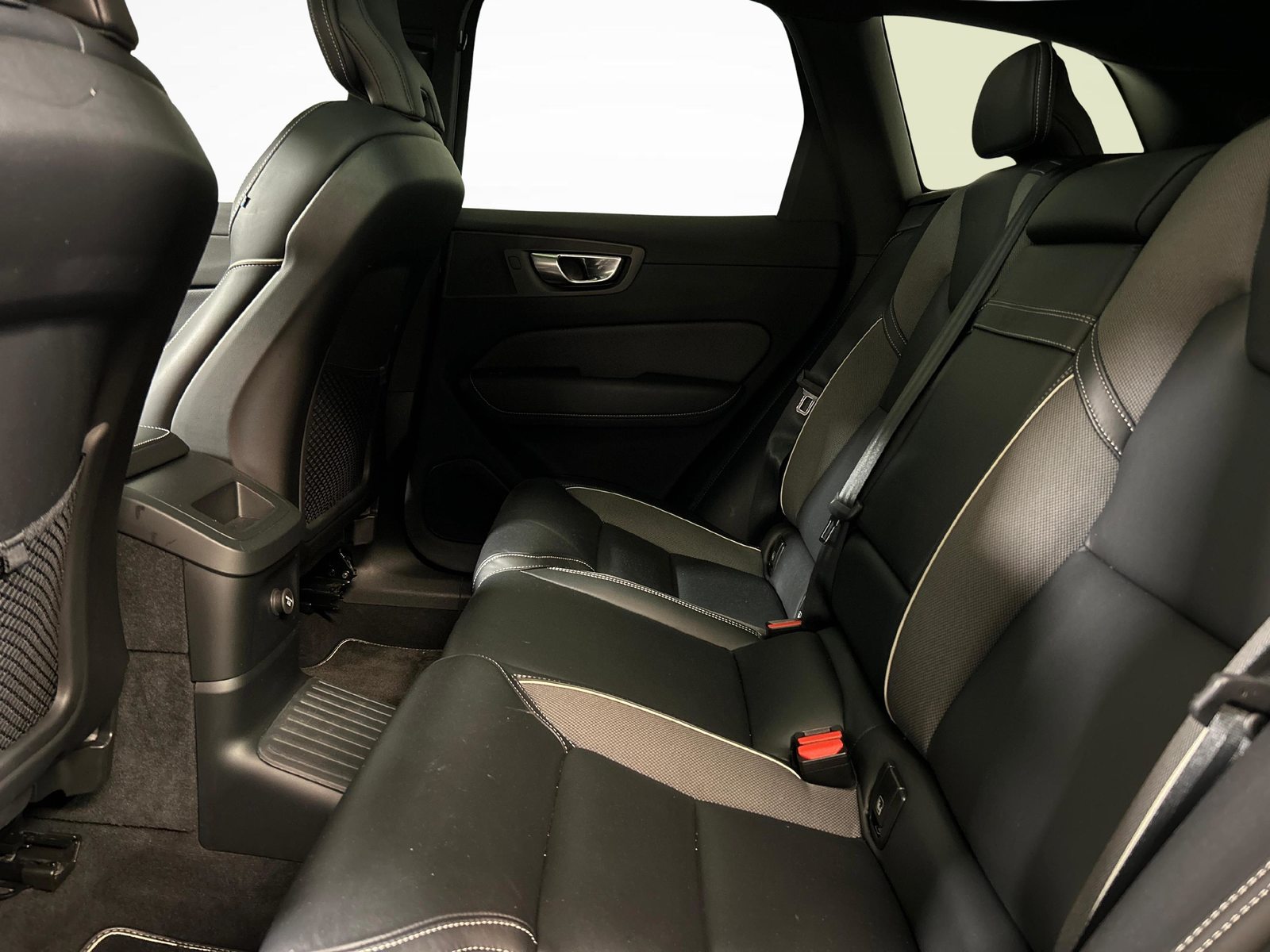 VOLVO XC60 2.0 T8 TE R-Design eAWD, Plug-in-Hybrid Benzina/Elettrica, Occasioni / Usate, Automatico - 4