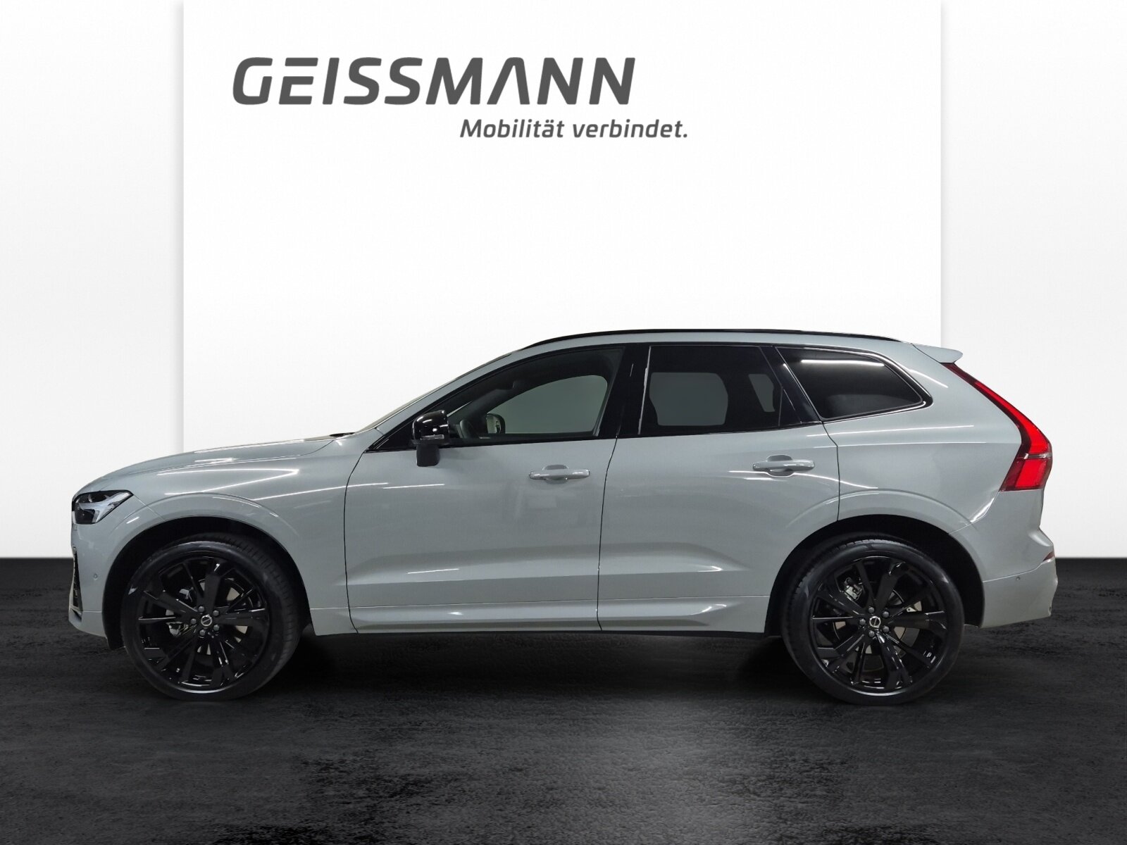 VOLVO XC60 2.0 B5 MH Black Edition AWD, Mild-Hybrid Petrol/Electric, Second hand / Used, Automatic - 3