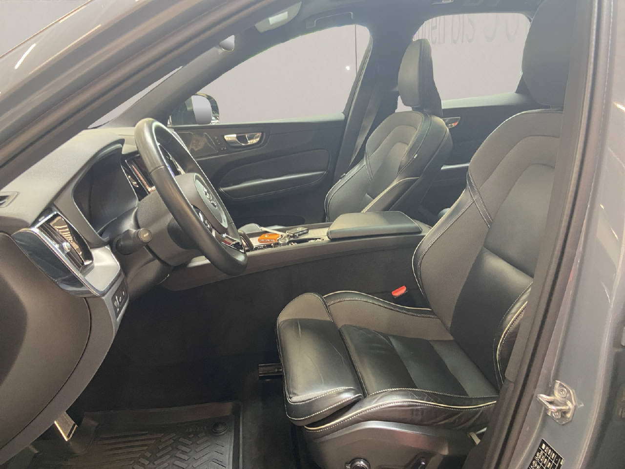 VOLVO XC60 2.0 T6 TE R-Design eAWD, Plug-in-Hybrid Benzin/Elektro, Occasion / Gebraucht, Automatik - 5