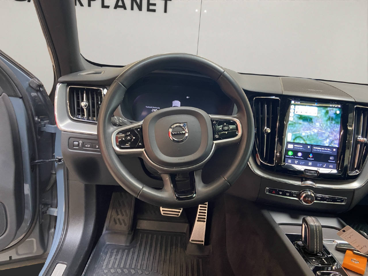 VOLVO XC60 2.0 T6 TE R-Design eAWD, Plug-in-Hybrid Benzin/Elektro, Occasion / Gebraucht, Automatik - 7