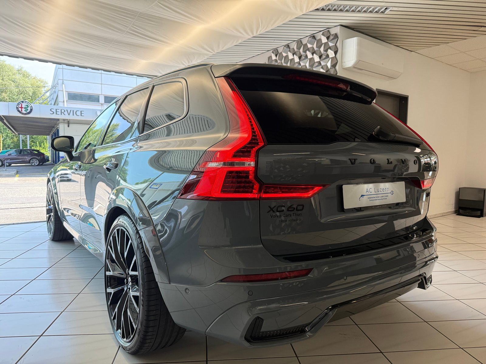 VOLVO XC60 T8 eAWD PluginHybrid Ultimate Dark Geartronic, Plug-in-Hybrid Petrol/Electric, Second hand / Used, Automatic - 2