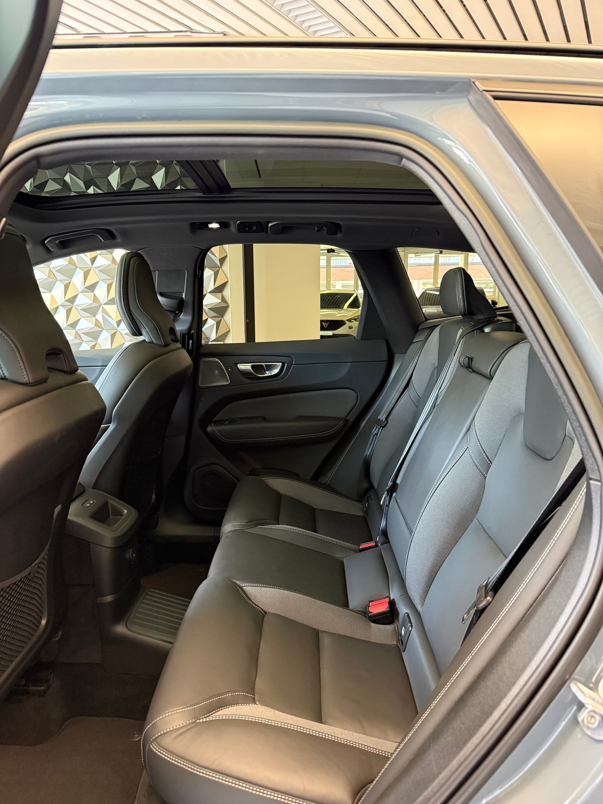 VOLVO XC60 T8 eAWD PluginHybrid Ultimate Dark Geartronic, Plug-in-Hybrid Petrol/Electric, Second hand / Used, Automatic - 7