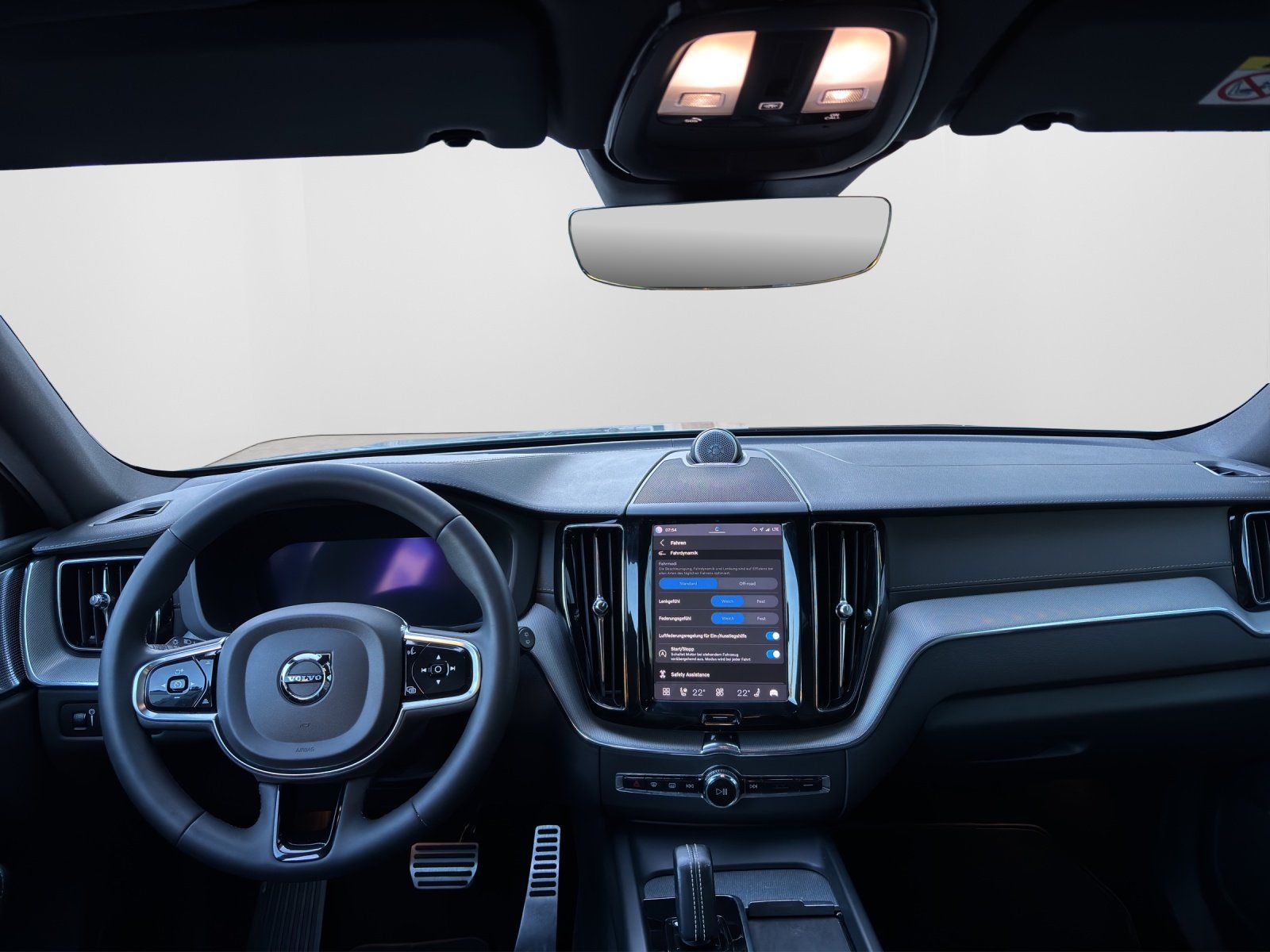 VOLVO XC60 2.0 B6 MH R-Design AWD, Mild-Hybrid Benzin/Elektro, Occasion / Gebraucht, Automatik - 7