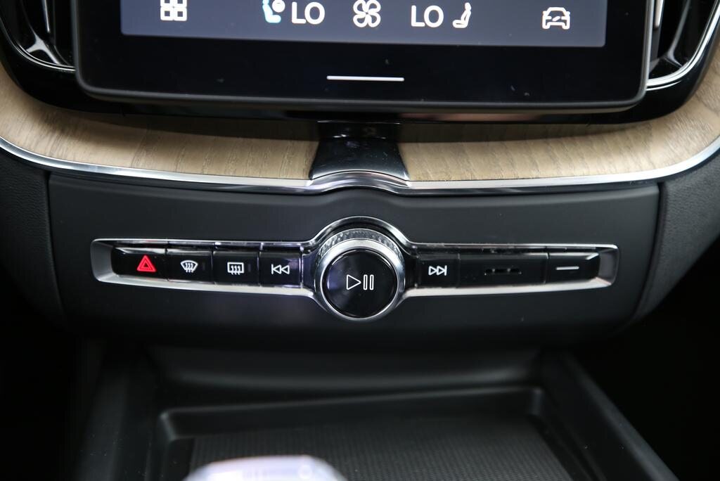 VOLVO XC60 2.0 B5 MH Plus Dark AWD, Hybride Léger Essence/Électricité, Occasion / Utilisé, Automatique - 7
