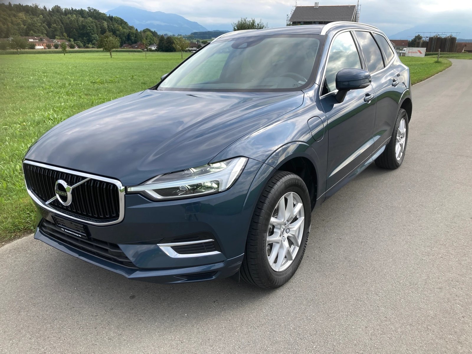 VOLVO XC60 T8 eAWD Momentum Geartronic mit Anhängerkupplung