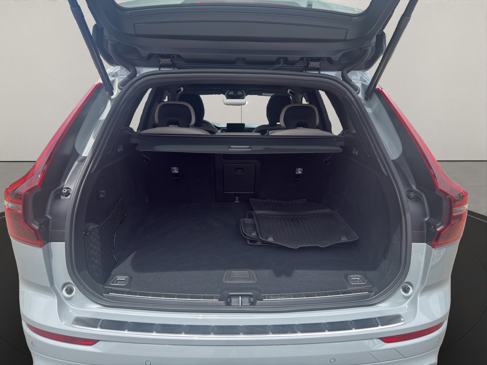 VOLVO XC60 2.0 B5 MH Plus Dark AWD, Mild-Hybrid Benzin/Elektro, Occasion / Gebraucht, Automatik - 6