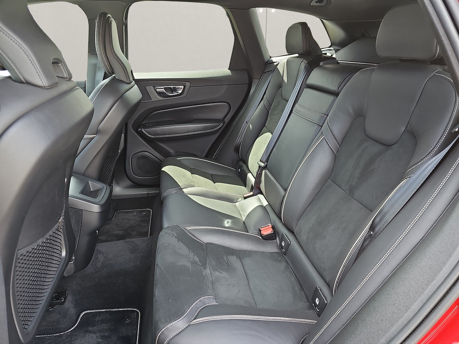 VOLVO XC60 2.0 D5 R-Design AWD, Diesel, Occasion / Gebraucht, Automatik - 7