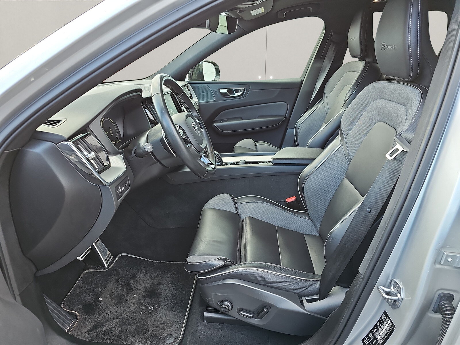VOLVO XC60 2.0 T8 TE R-Design eAWD, Plug-in-Hybrid Benzin/Elektro, Occasion / Gebraucht, Automatik - 6