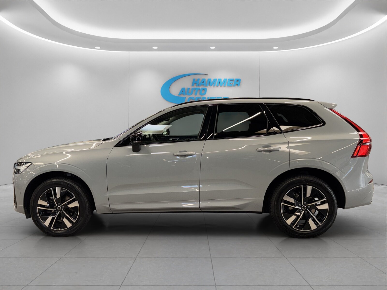 VOLVO XC60 2.0 B5 MH Plus Dark AWD, Mild-Hybrid Benzin/Elektro, Occasion / Gebraucht, Automatik - 2
