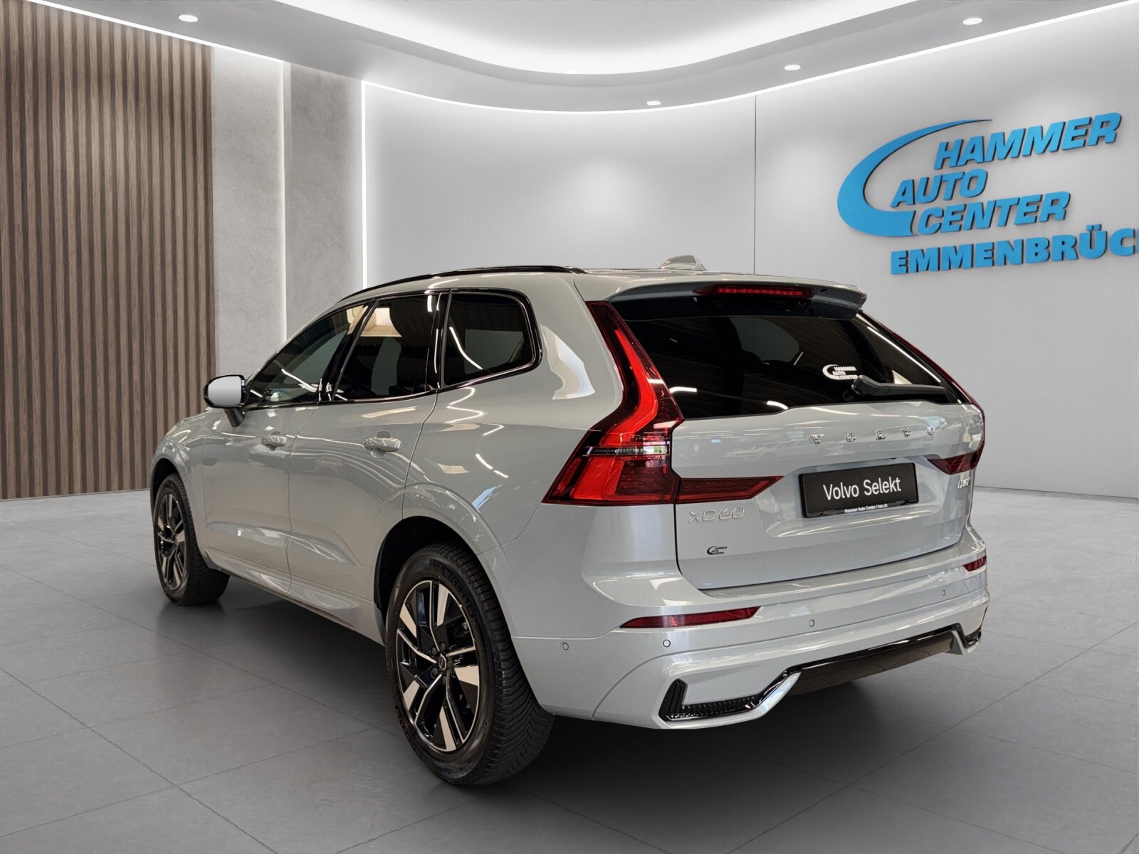 VOLVO XC60 2.0 B5 MH Plus Dark AWD, Mild-Hybrid Benzin/Elektro, Occasion / Gebraucht, Automatik - 3