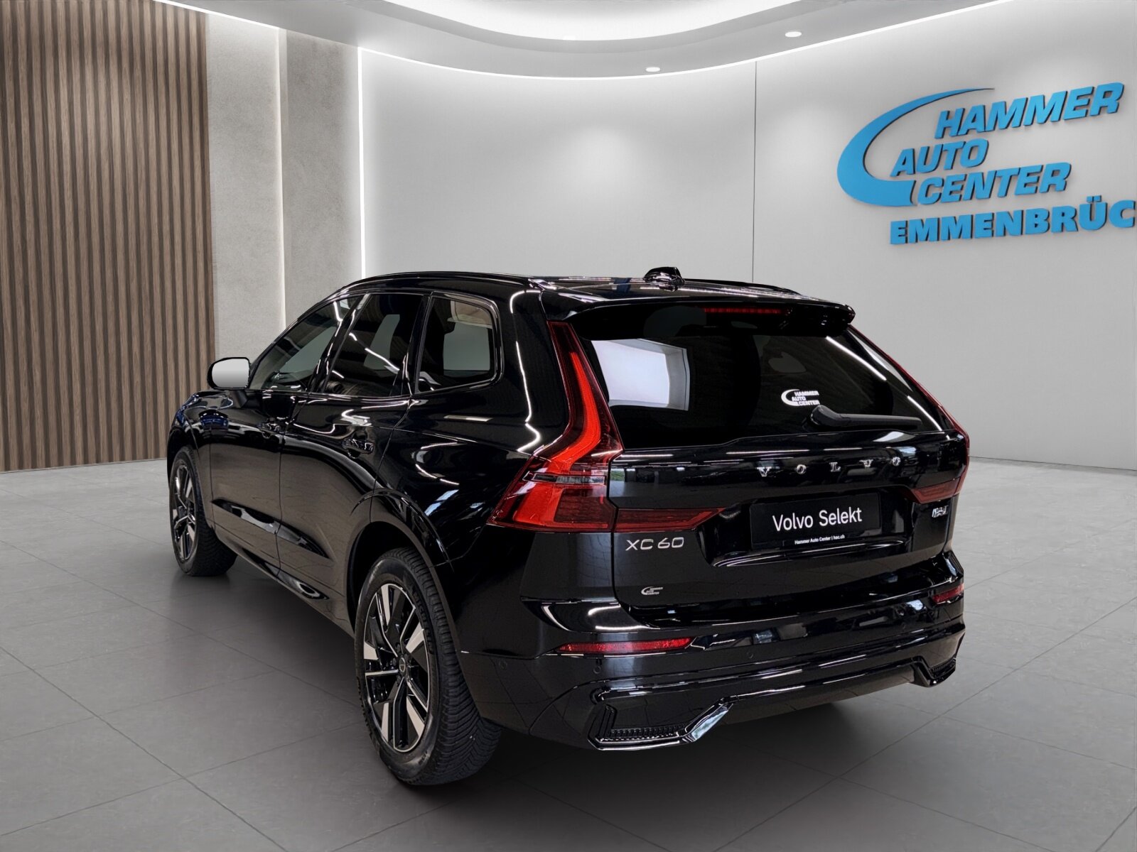 VOLVO XC60 2.0 B5 MH Plus Dark AWD, Mild-Hybrid Benzin/Elektro, Occasion / Gebraucht, Automatik - 3