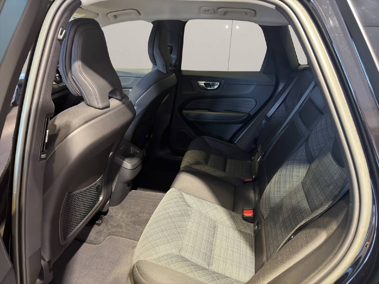 VOLVO XC60 2.0 B4 MH Momentum AWD, Hybride Léger Diesel/Électricité, Occasion / Utilisé, Automatique - 6