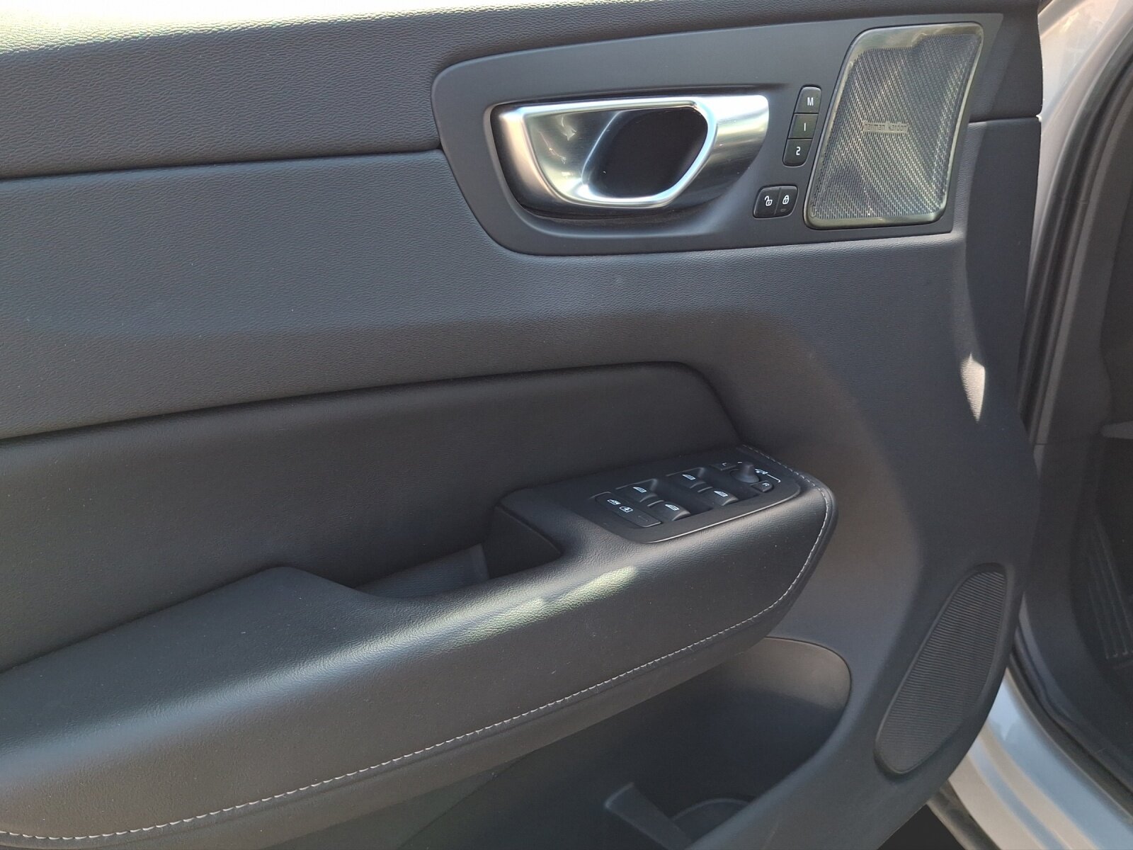 VOLVO XC60 2.0 T8 TE Ultimate Dark eAWD, Hybride Rechargeable Essence/Électricité, Occasion / Utilisé, Automatique - 7
