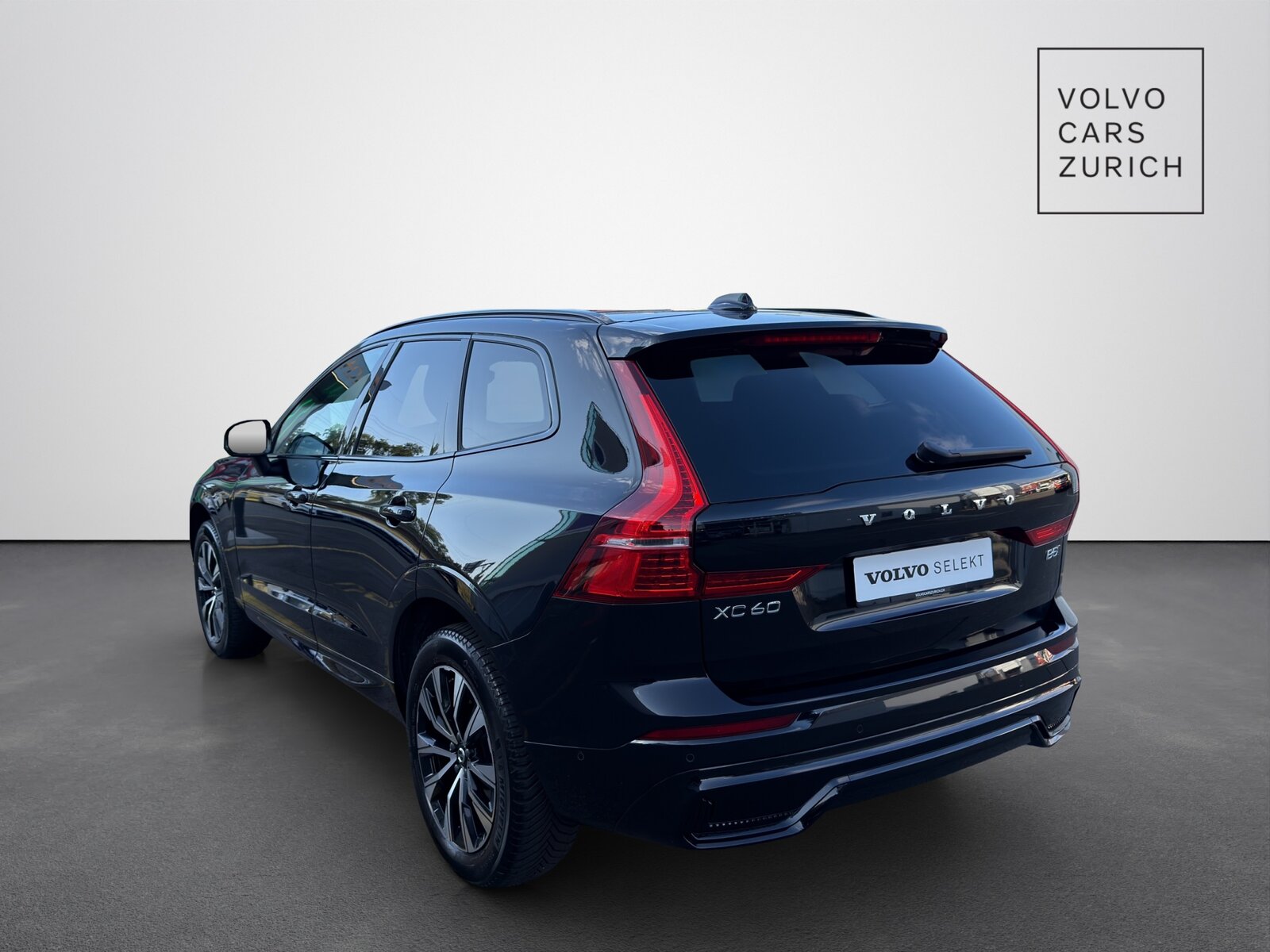 VOLVO XC60 2.0 B5 MH Plus Dark AWD, Mild-Hybrid Petrol/Electric, Second hand / Used, Automatic - 2