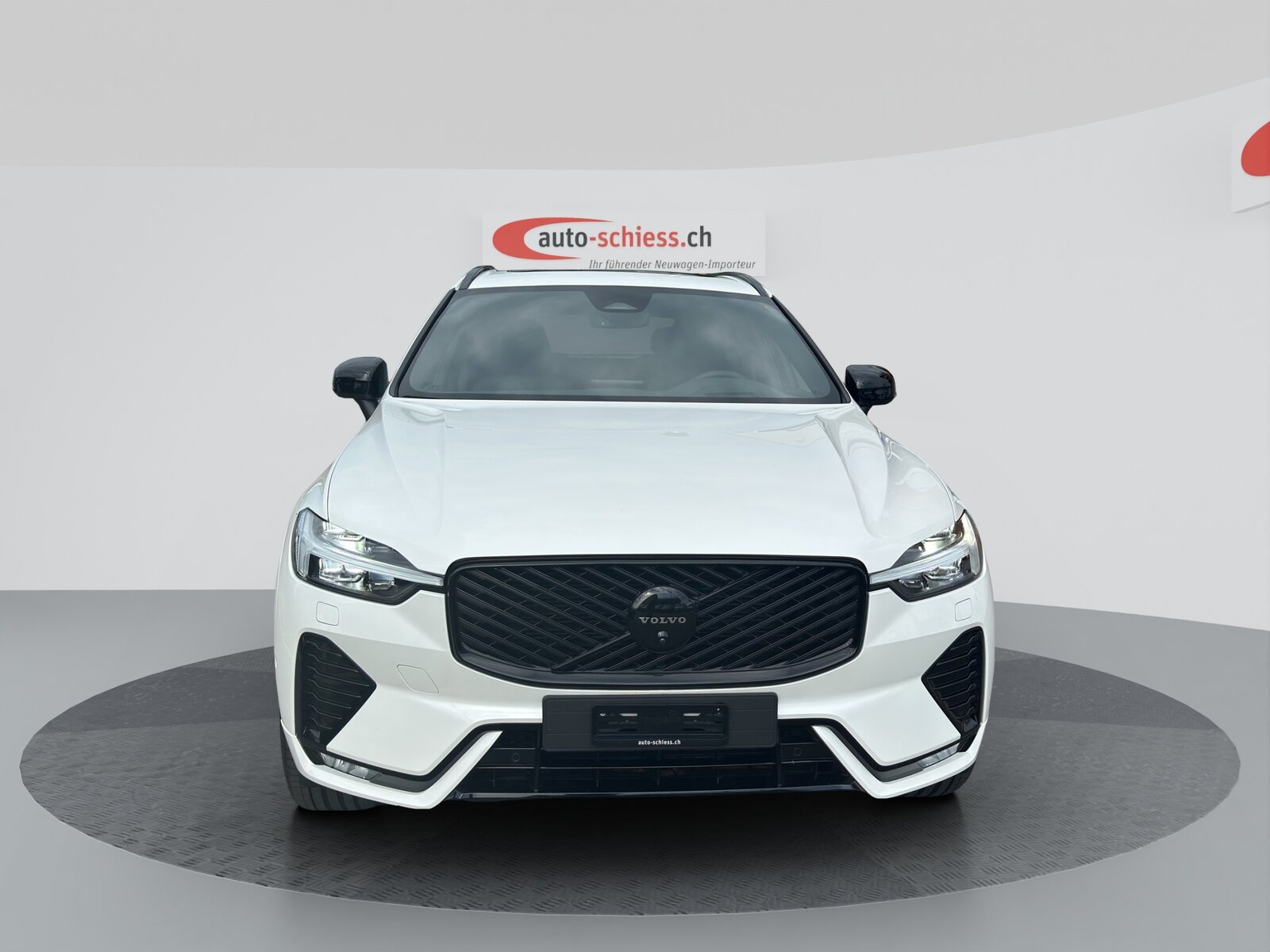 VOLVO XC60 B5 Benzin Mild Hybrid AWD Plus Black Edition Gear